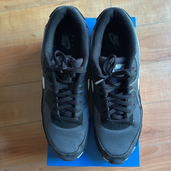Air Max 90 - Picture 2 of 5